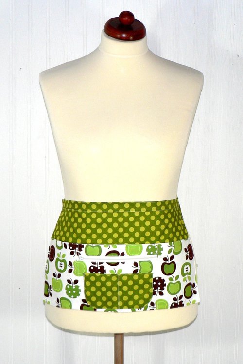 Metro Market Apples waist apron with zipper pocket – handmade utility apron for educators, vendors & craft shows. Fits waists up to 40 inches.