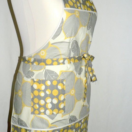 Optic Blossom Retro Chef Apron with pocket, pretty hostess apron, retro kitchen decor, typical one-size-fits-most