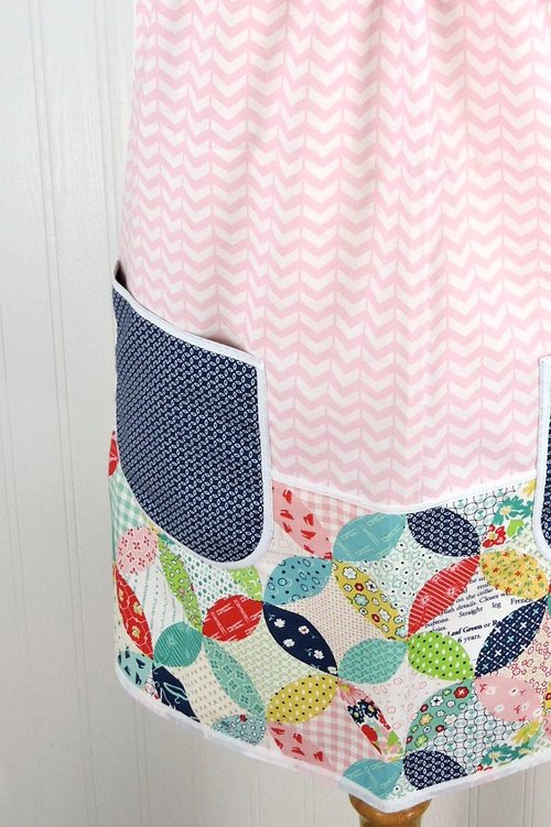 Vintage Happy Scrapbuster Pinafore with no ties (straps go straight over shoulders) relaxed fit smock with pockets, fits L/XL/2X, SHIPS NOW