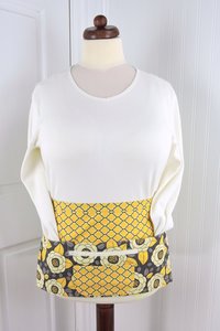 Granite Bloom Multi-Pocket Apron with zipper pocket fits waists up to 40 inches, delightful gift for her, ready to ship