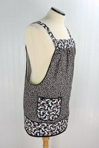 Daisies and Roller Skates Pinafore Apron with no ties, relaxed fit smock with pockets, fun hostess apron fits L/XL/2X, ready to ship now