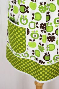 Green Apples Pinafore Apron with no ties, relaxed fit smock with pockets, standard size fits L-XL-2X, SHIPS FAST