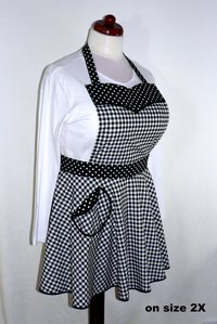 Black Gingham Twirly Skirt Apron, retro 50s circle skirt apron + sweetheart neckline, flirty kitchen apron with pocket, made to order