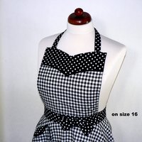 Black Gingham Twirly Skirt Apron, retro 50s circle skirt apron + sweetheart neckline, flirty kitchen apron with pocket, made to order