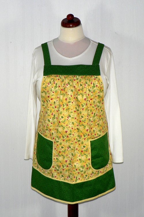 XS- 5X Christmas HOLLY Pinafore Apron with no ties, relaxed fit smock with pockets, holiday entertaining Xmas hostess