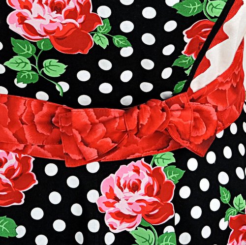 Retro 50s Twirly Skirt Apron (Polka Dots & Roses on black) heart-shaped bib, flirty photo prop, ready to ship gift for her