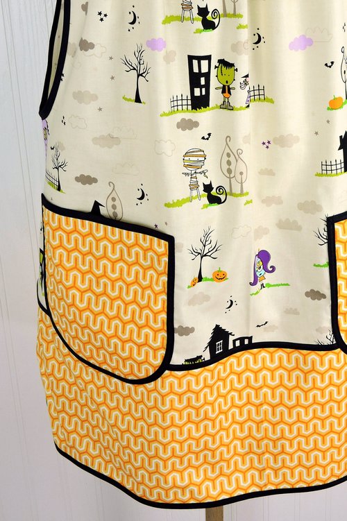 SHIPS FAST~ Too Cute to Spook Halloween Pinafore Apron with no ties fits L/XL/2X, relaxed fit smock with pockets ready to ship