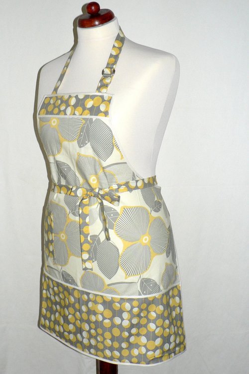 Optic Blossom Retro Chef Apron with pocket, pretty hostess apron, retro kitchen decor, typical one-size-fits-most