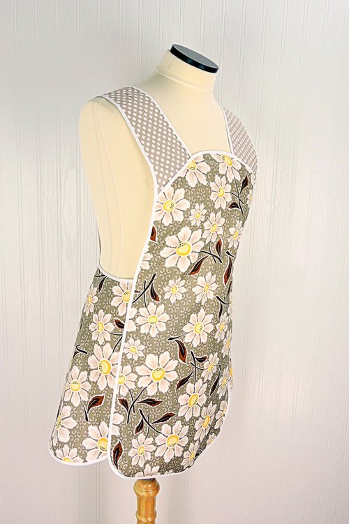 SHIPS FAST~ Cottage Daisies Retro 50s Smock, relaxed fit apron with no neck ties (H-back apron) Standard Size fits L/XL