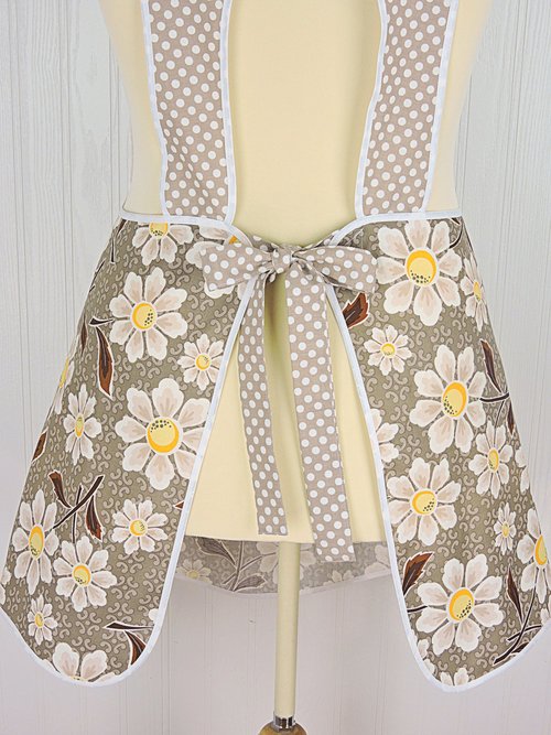 SHIPS FAST~ Cottage Daisies Retro 50s Smock, relaxed fit apron with no neck ties (H-back apron) Standard Size fits L/XL