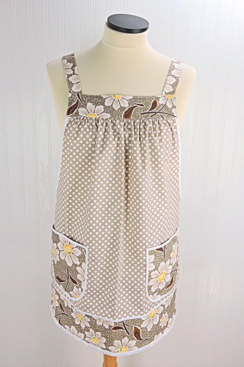 SHIPS FAST~ Cottage Daisies Pinafore Apron, swim-suit cover-up, relaxed fit smock with pockets fits L/XL/2X, ready to ship