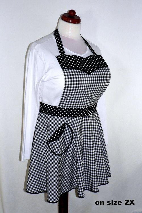 Black Gingham Twirly Skirt Apron, retro 50s circle skirt apron + sweetheart neckline, flirty kitchen apron with pocket, made to order