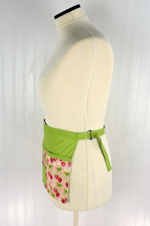 Strawberry Fields SCRAPBUSTER Teacher Apron with pockets, great for vendors with money pocket; servers;  event planner, fits waist up to 40"