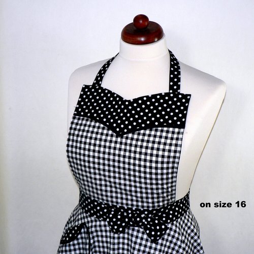 Black Gingham Twirly Skirt Apron, retro 50s circle skirt apron + sweetheart neckline, flirty kitchen apron with pocket, made to order