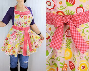 SHIPS FAST~ Simply Sweet Twirly Skirt Apron (pink floral apron) party hostess apron not available anywhere else, *one size* ready to ship